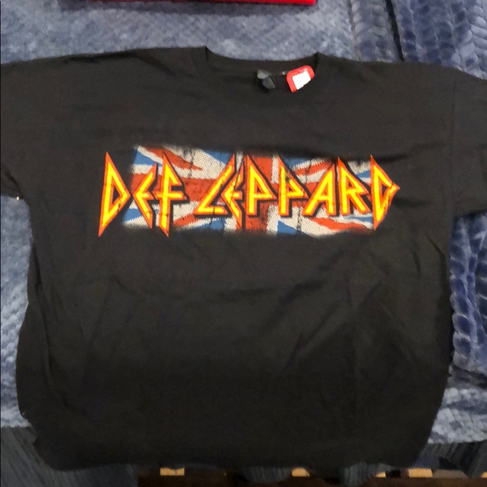 Def Leppard men’s Large, brand new